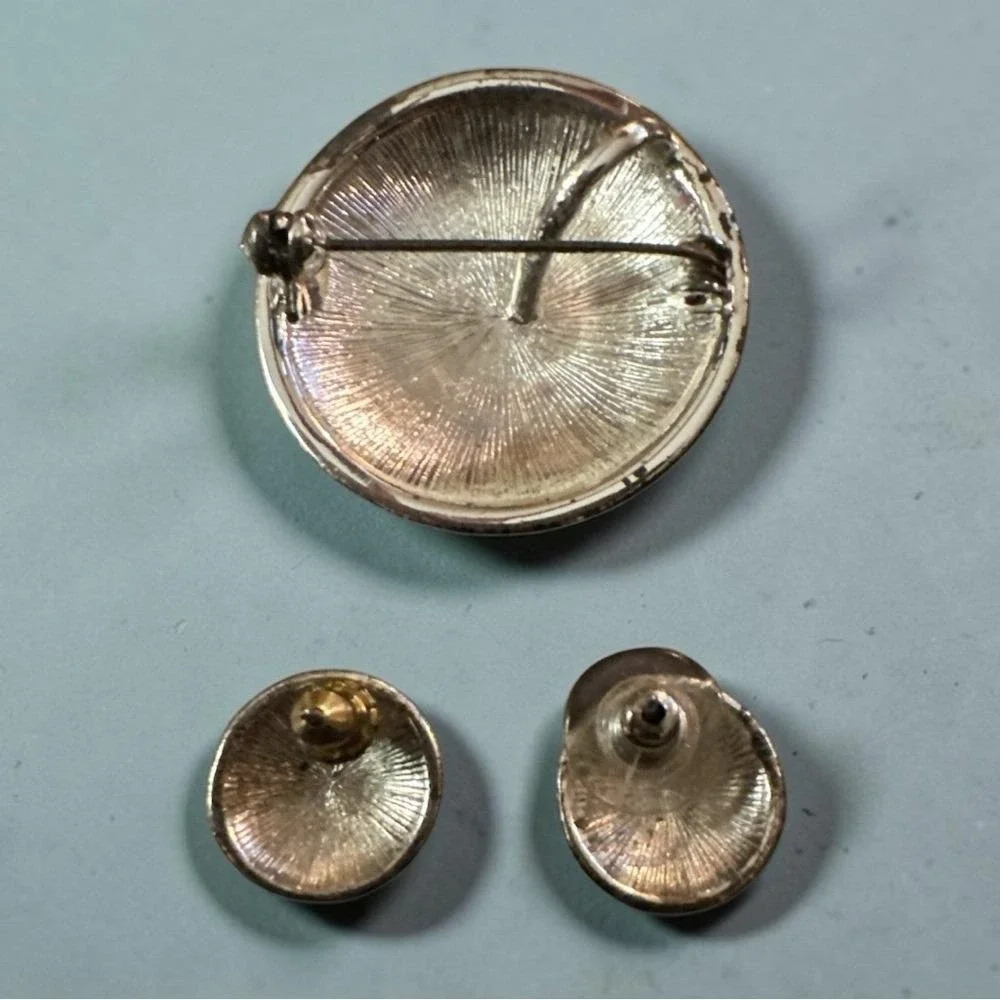 Vintage Cream Enamel Brooch & Earrings Set Retro Gold Tone‎ Jewelry